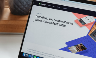 Hướng dẫn xóa bỏ dòng chữ "Powered by Shopify" ở chân trang